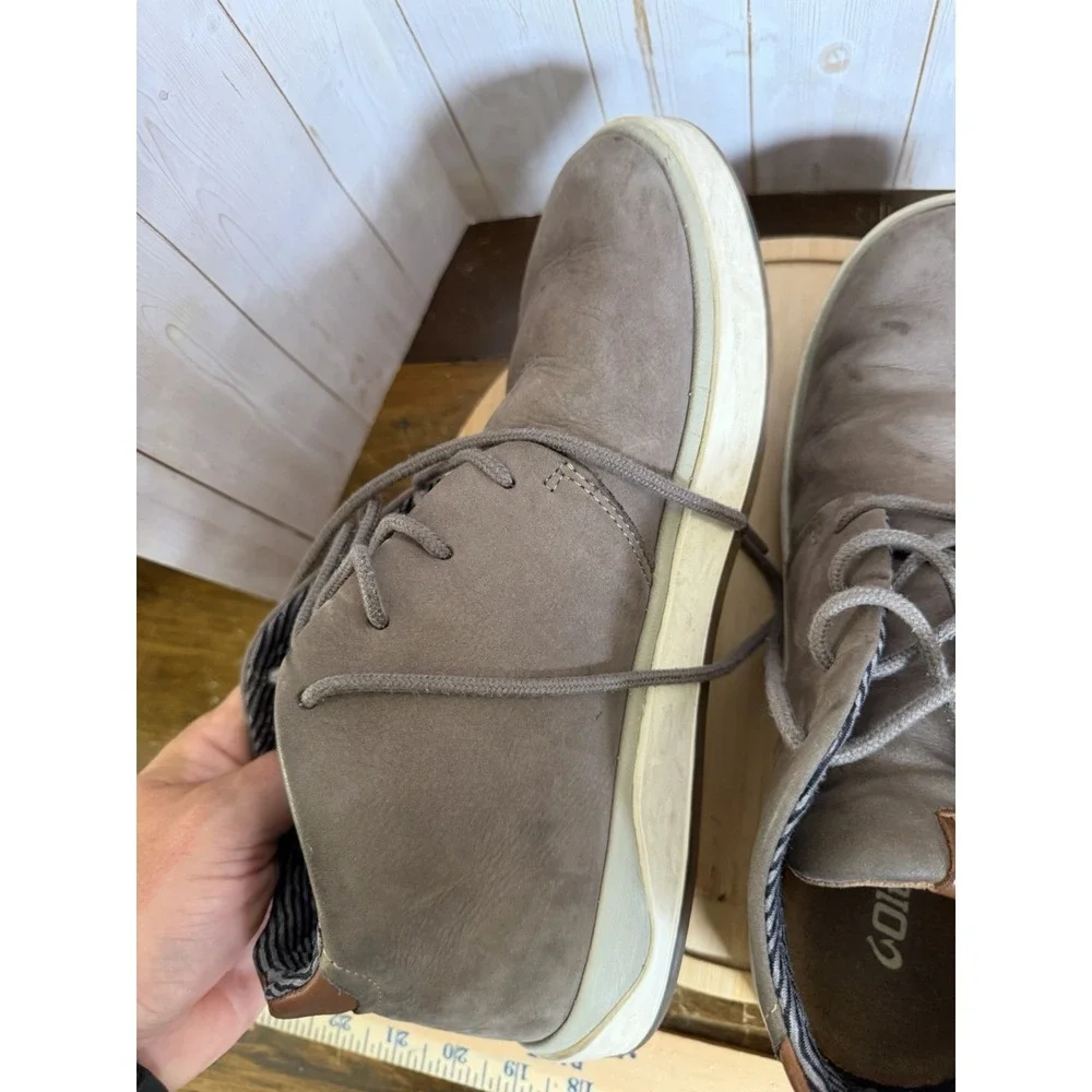 OluKai PAPAKU ILI Lace Up Boots Chukka Nubuck Cushioned Taupe Mens Size 10